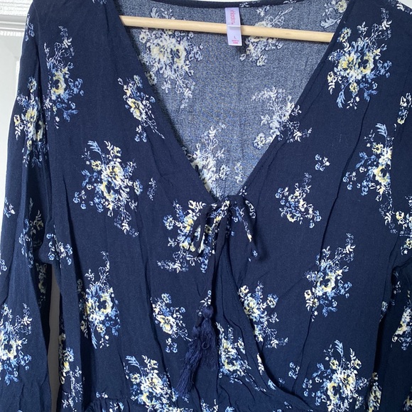 Xhilaration - long sleeve romper - size L - Picture 2 of 5